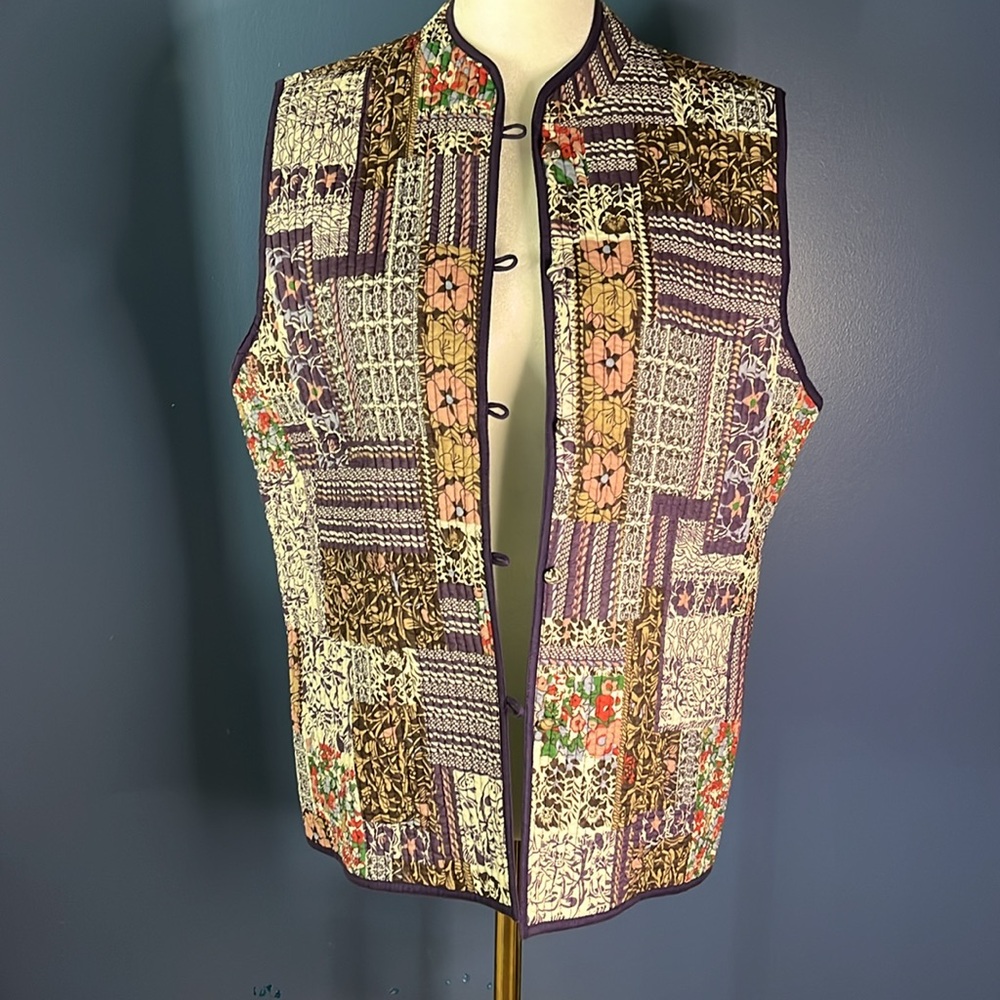 Orvis Women's REVERSIBLE quilted vest, size M, 2 patterns, mini print & patches - Picture 8 of 14